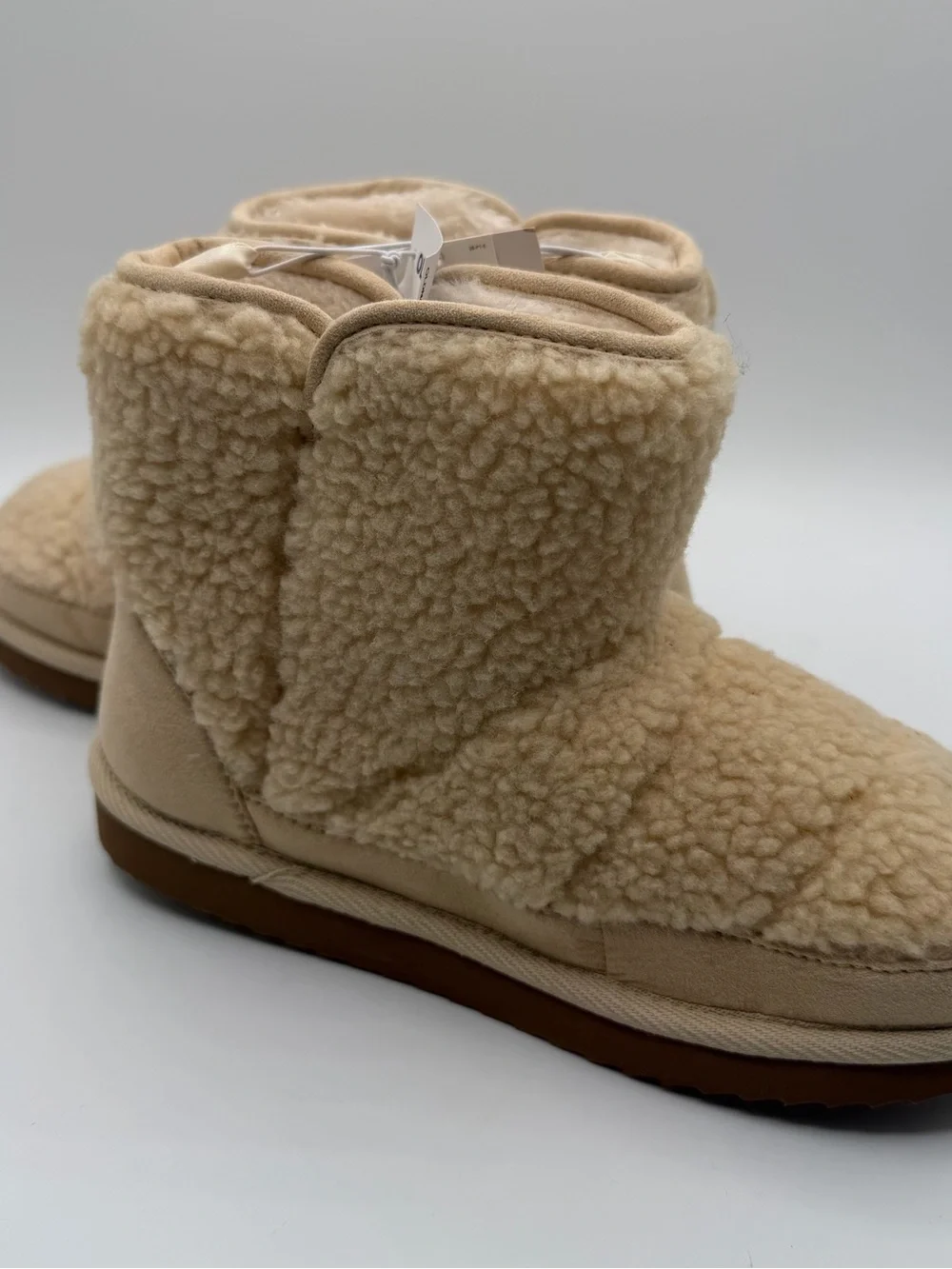 Old Navy Sherpa Adora Boots Girls Youth Size 3 Beige Cozy Winter NWT